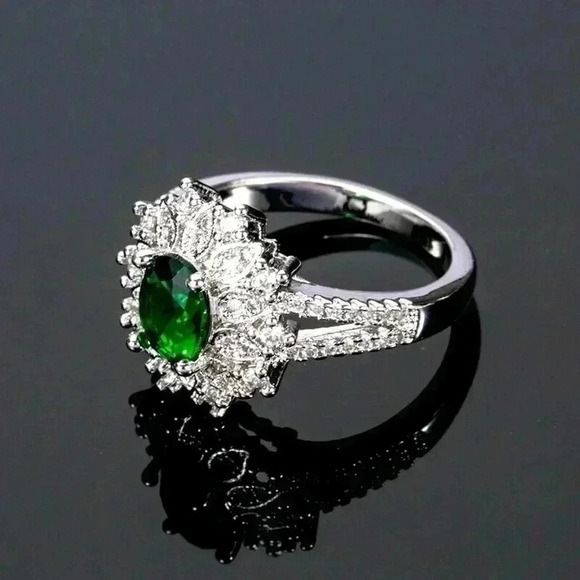 Superb 925 Silver Diamond 2ct Emerald Ring - Picture 4 of 4
